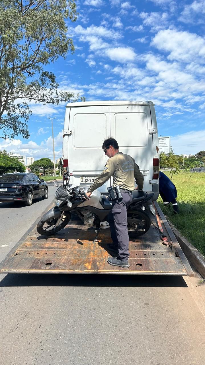 Detran-DF retira de circulação veículo com 396 infrações de trânsito